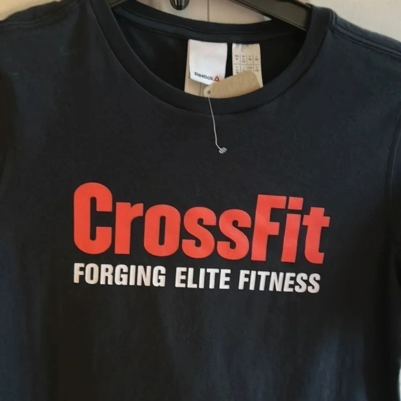 NWT Reebok black CrossFit workout short sleeve shirt , top , t shirt . Crew neck - Picture 2 of 10